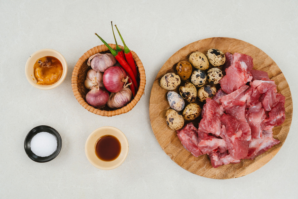 Nguyên liệu làm sườn kho trứng cút